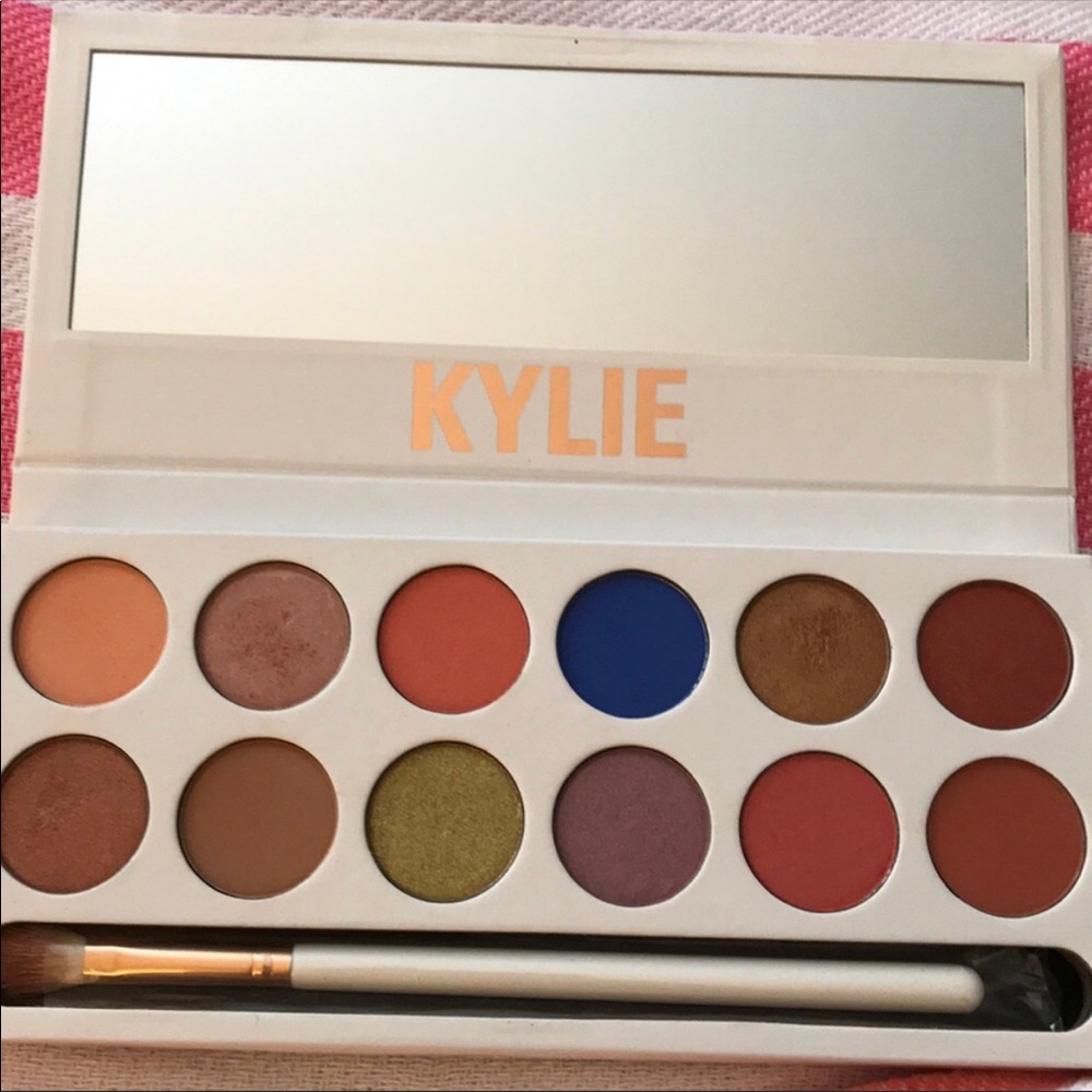Kylie Cosmetics Royal Peach Pallette